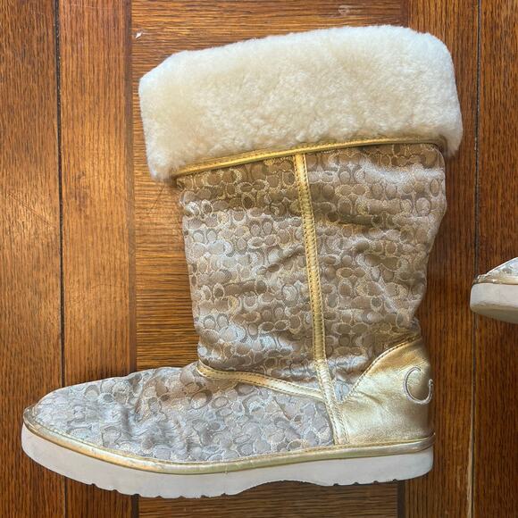 COACH Nikole Shearling Boots 8 Gold Signature Logo Winter Furry UGG Style - Picture 9 of 16